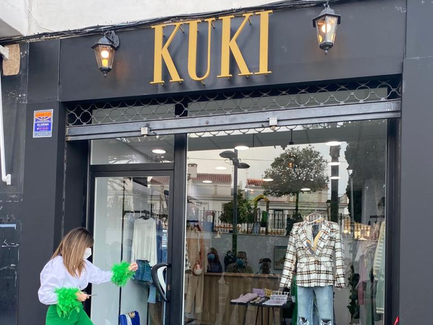 Fachada de la tienda KUKI en Álora